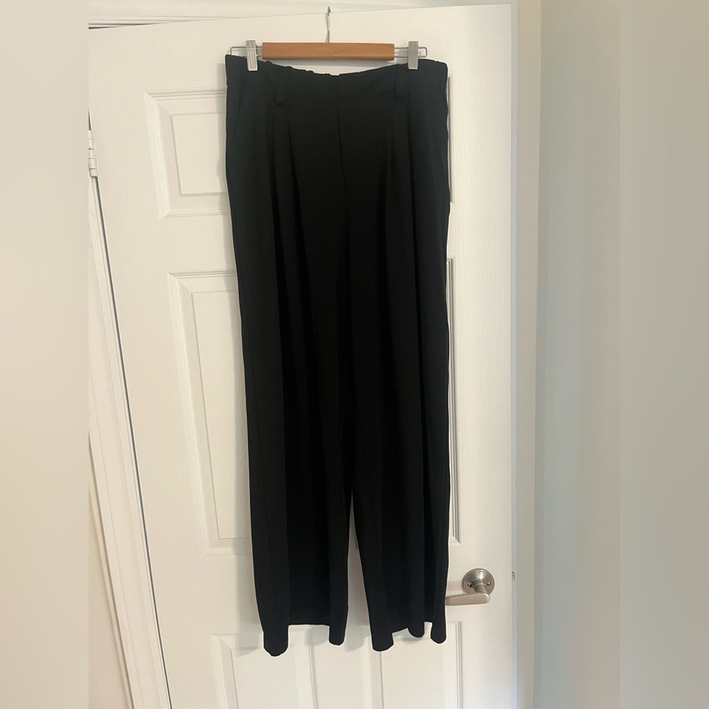 HALARA Black micro waffle pleated Pants